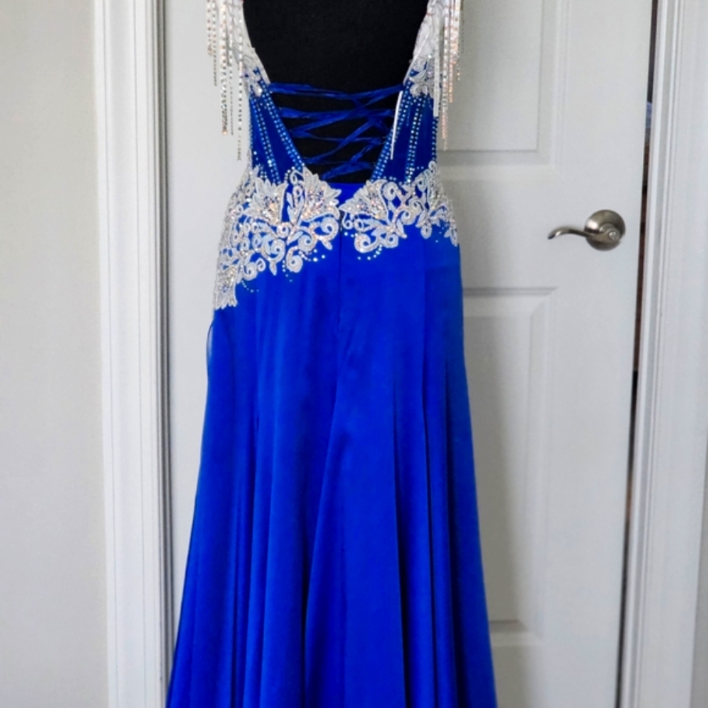 Elegant Blue and White Smooth  BallGown - Picture 5 of 8